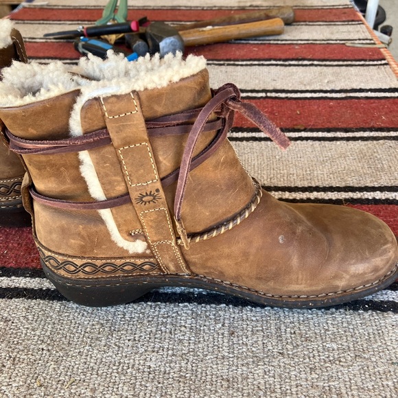 Ugg boots - Picture 3 of 8